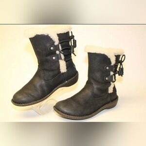 NEW UGG Akadia Womens Size 8 39 Black Leather Shearling Back Lace Up Boots 10077